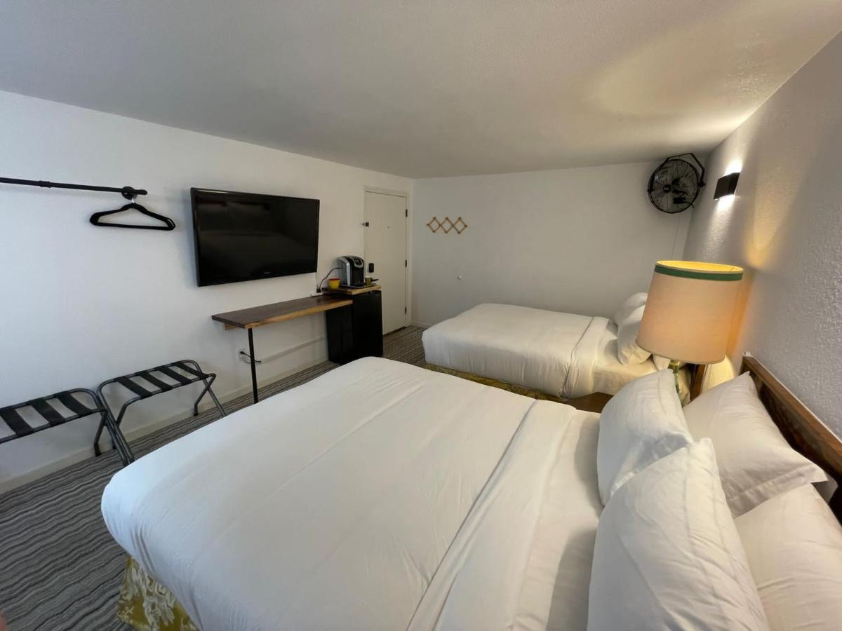 The Aztec Motel & Creative Space เซลิกแมน ภายนอก รูปภาพ