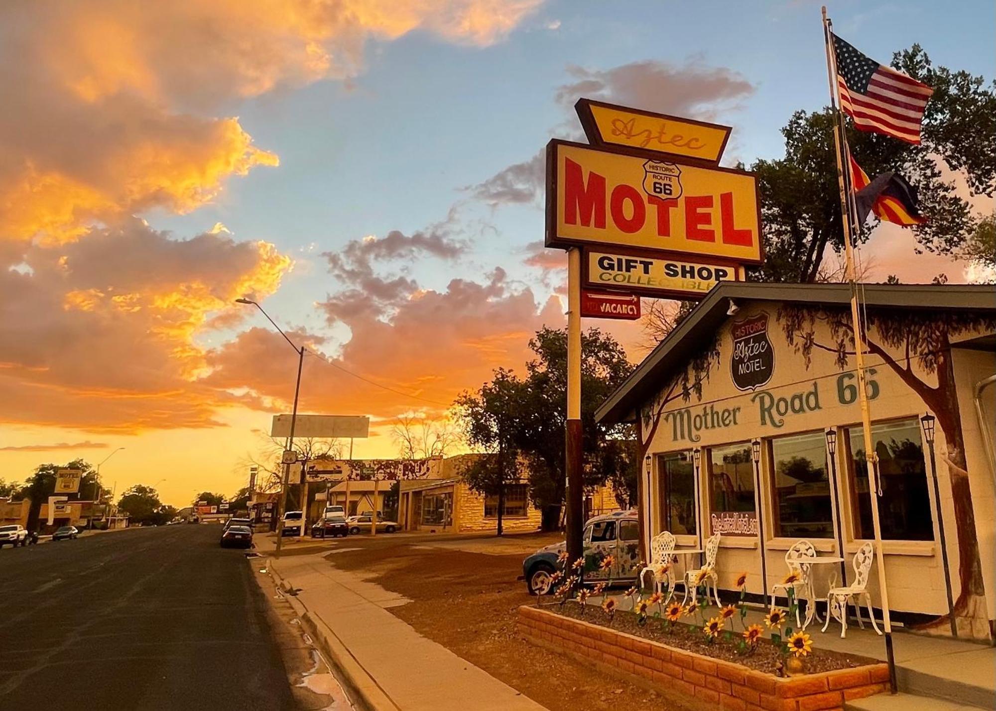 The Aztec Motel & Creative Space เซลิกแมน ภายนอก รูปภาพ