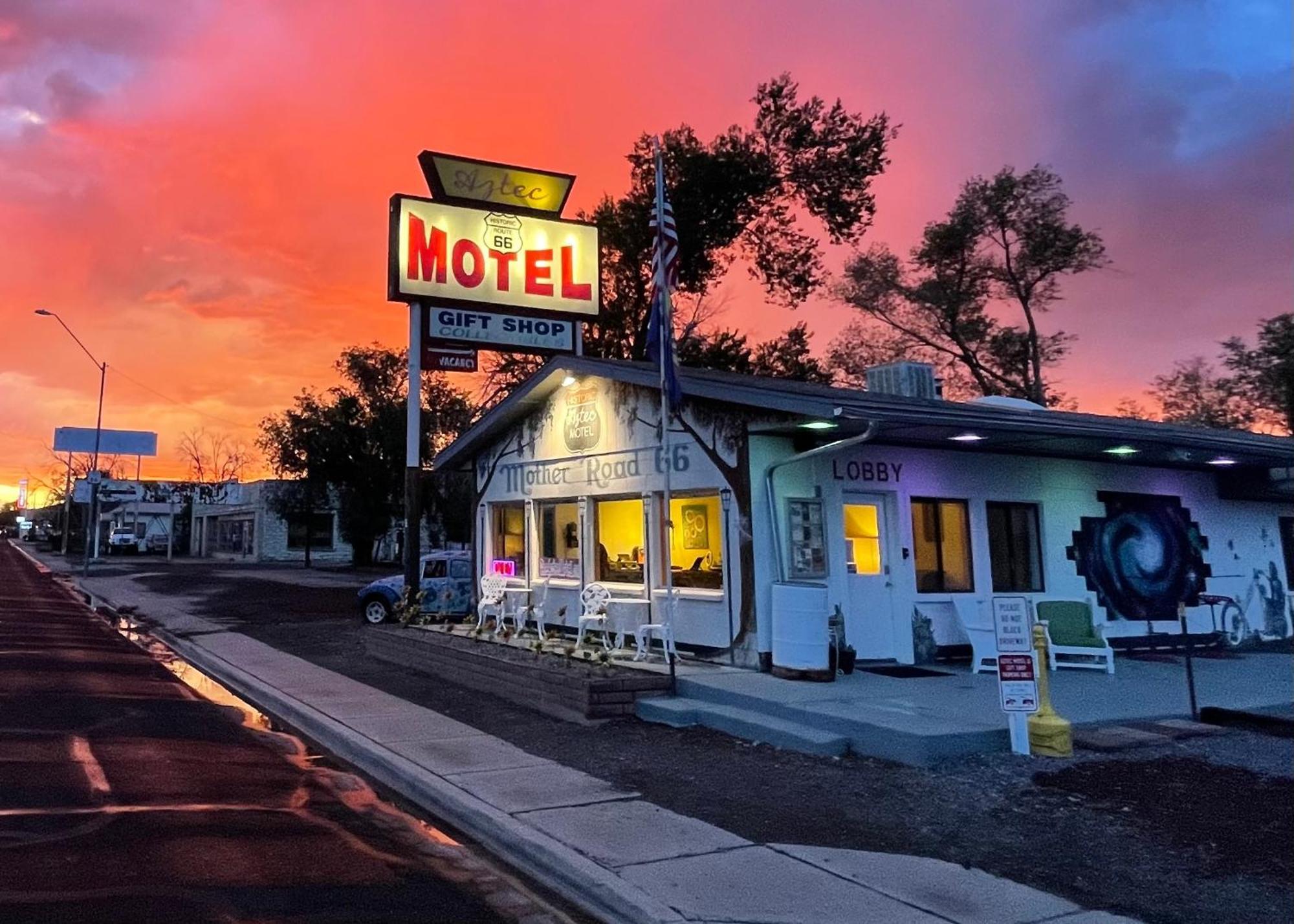 The Aztec Motel & Creative Space เซลิกแมน ภายนอก รูปภาพ